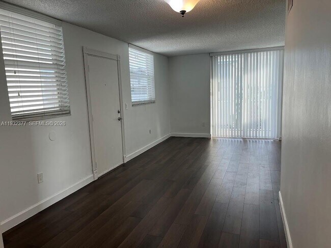 Building Photo - 1801 S Treasure Dr