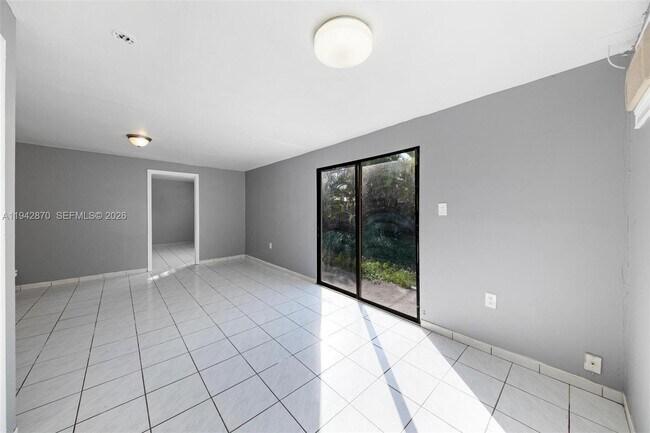 Building Photo - 2348 SW 138th Pl