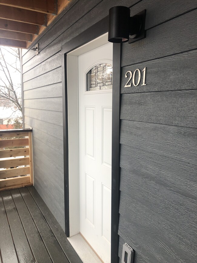 Covered Entryway - 1030 S Catlin St