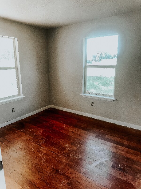 Building Photo - 701 S Broadway Ave