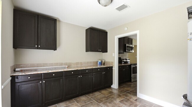 Building Photo - 1511 Sungail Dr
