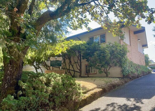 Building Photo - Large Clean Open Hillsdale apartment, Big ...