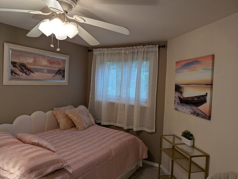 Room#2 - 12067 Gearhart Rd