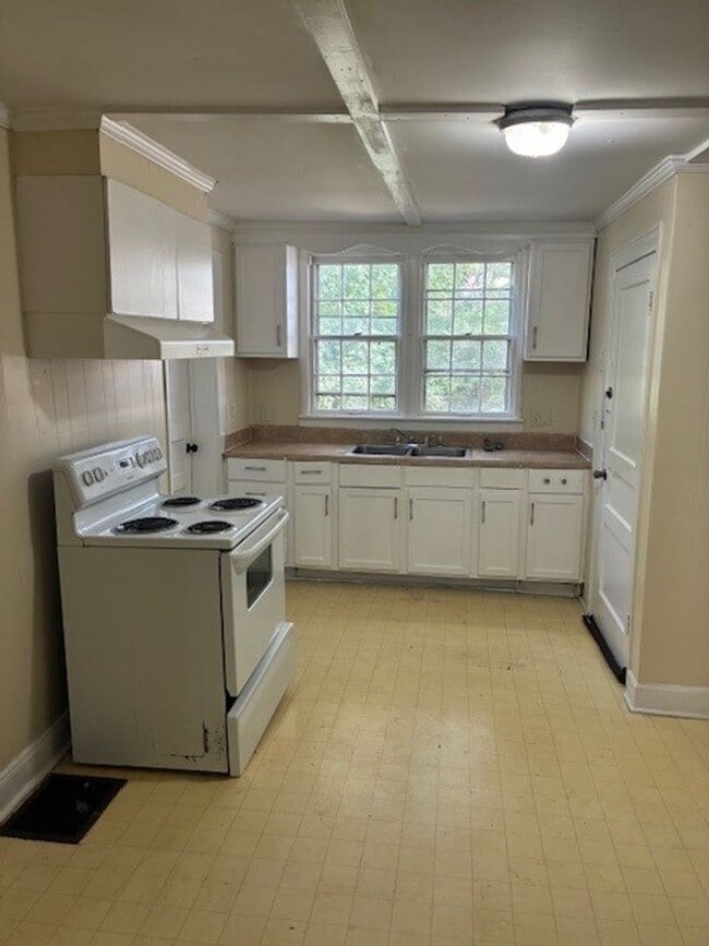 Primary Photo - 541 Greenwood Ave