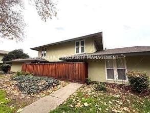 Building Photo - 5639 Chestnut Common