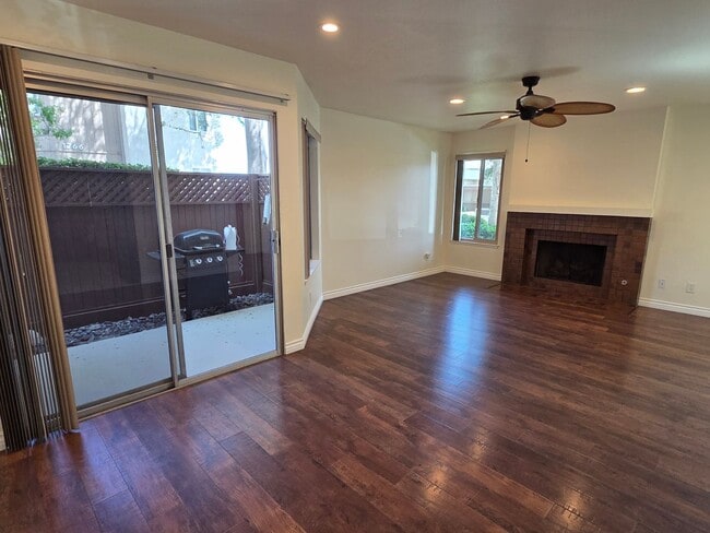Primary Photo - Sharp one level 3-bedroom 2 bath condomini...