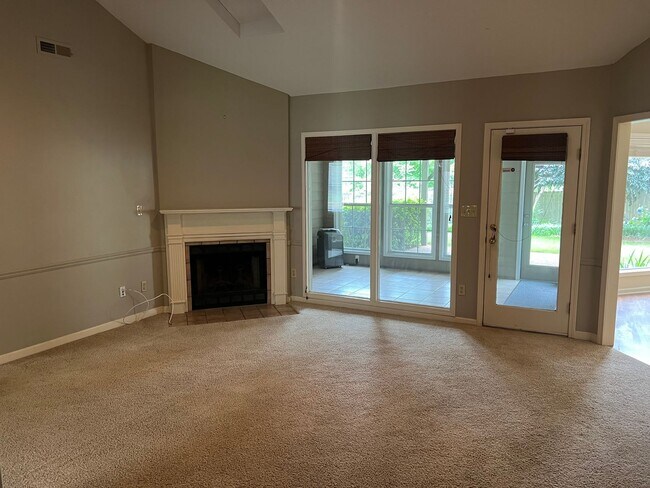 Building Photo - Nice 3 Bedroom 2 Bath Available Now! Schedule your Showing and Apply Today!