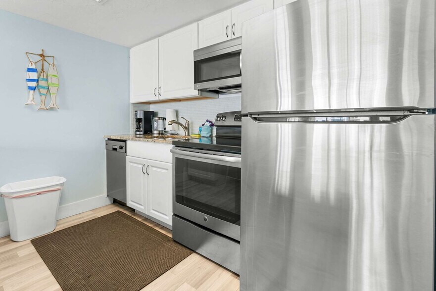 Building Photo - 260 Southbay Dr