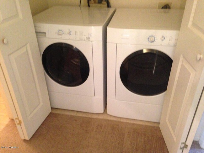 Building Photo - 5800 N Kolb Rd