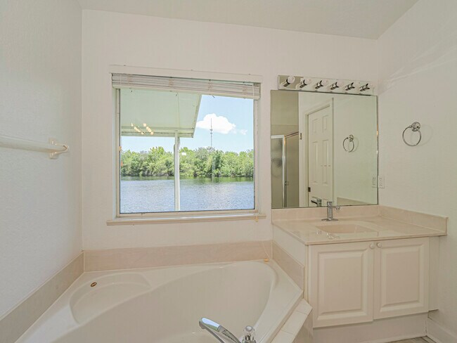 Building Photo - 1700 Aynsley Way