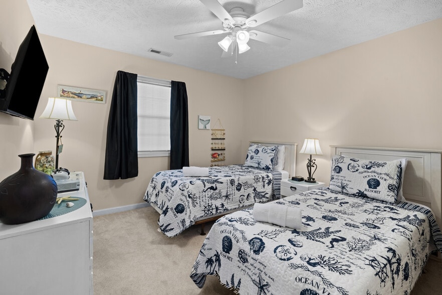 Building Photo - 557 White River Dr