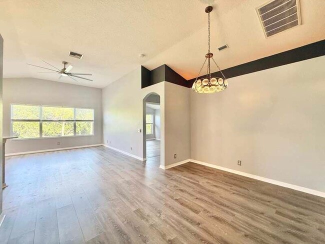 Building Photo - 838 Addison Dr NE