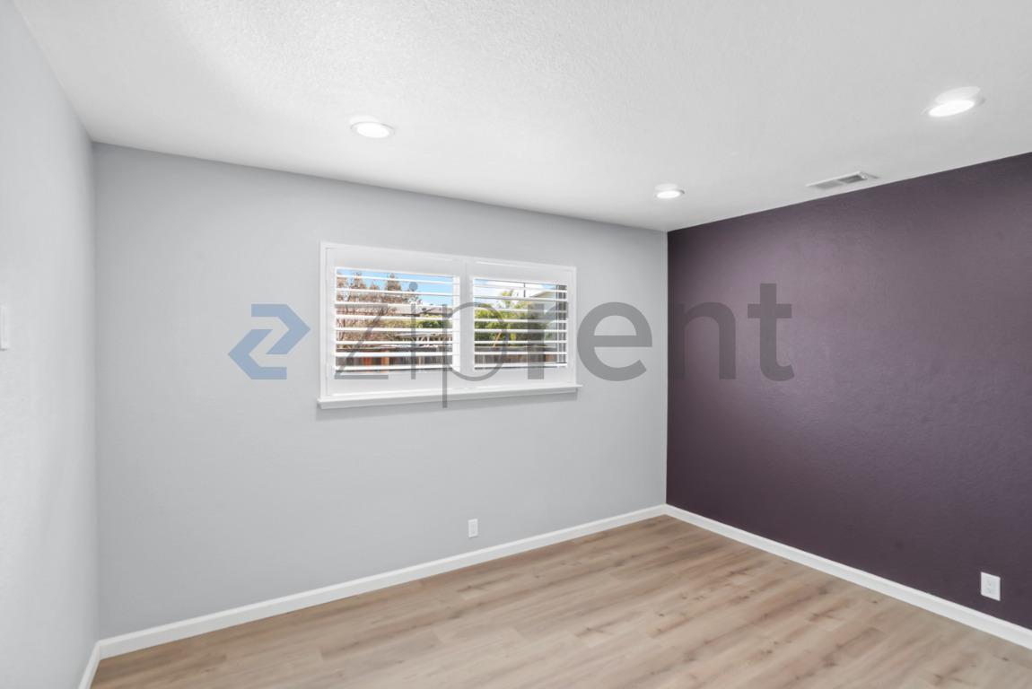 Building Photo - Unit