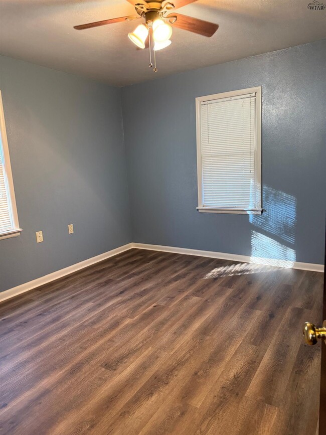 Building Photo - 1019 Harris Ln