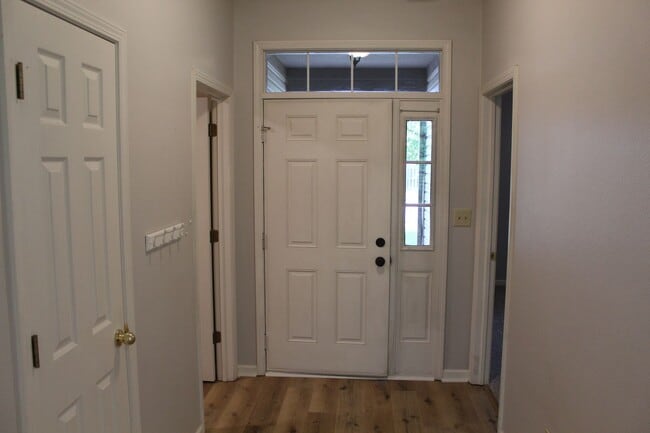 Building Photo - Beautiful Ranch Home in Avon!