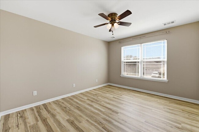 Building Photo - Beautiful 3BR Home in Lakeshore – Private Yard – Prime Port Wentworth Location