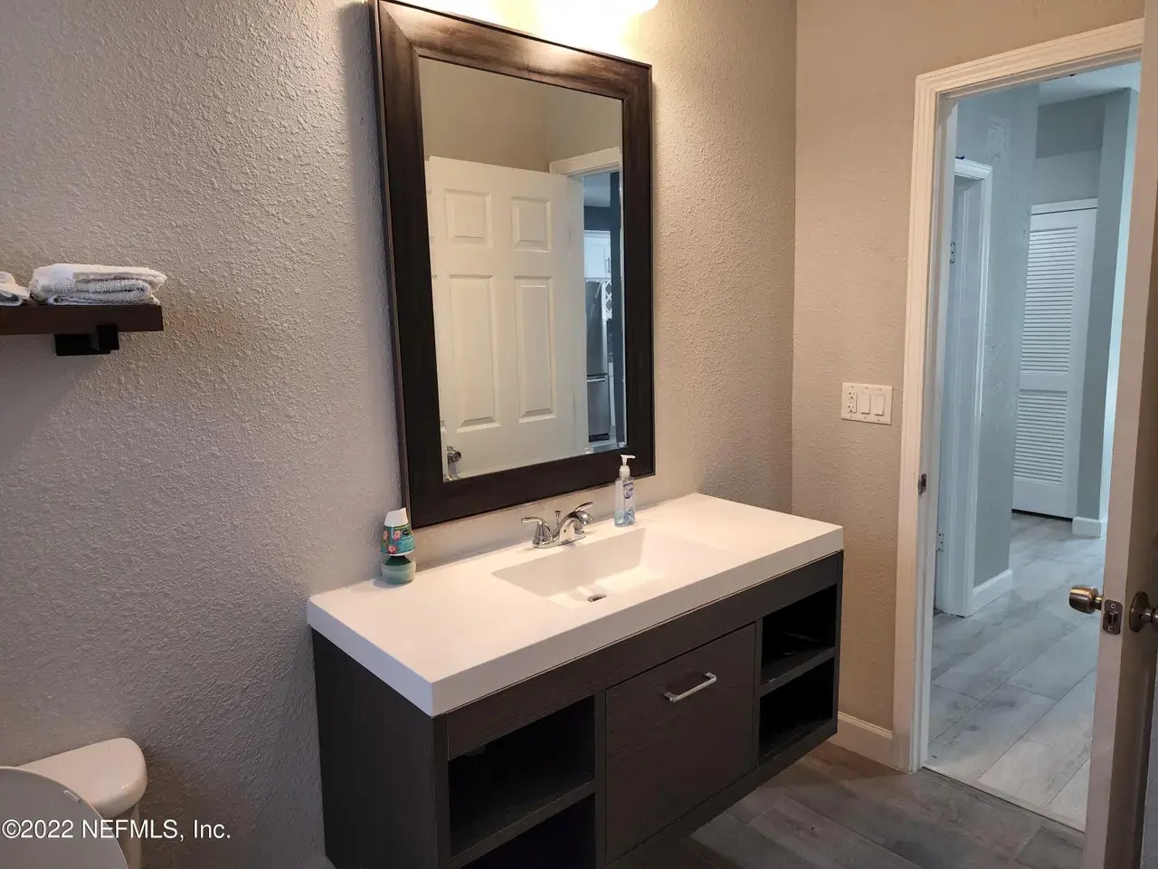 Main Bathroom# 2 - 2543 Lewis St