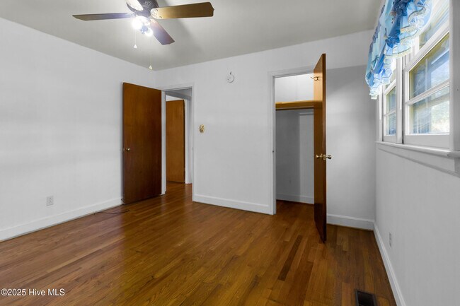 Building Photo - 2307 Woodland Ave