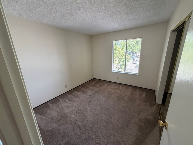 Building Photo - 2 bedroom | 1.5 bathroom | Citrus Heights Town Home