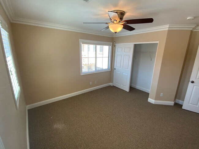 Building Photo - SUPER UPGRADED 3BD/2.5BA HOME W/ POOL/SPA!!