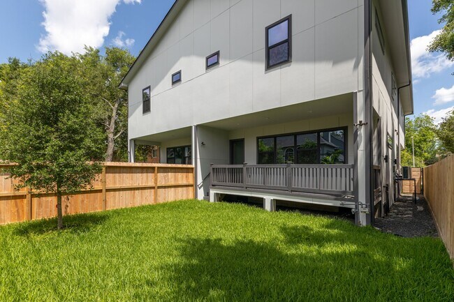 Building Photo - 4517 Larch Ln