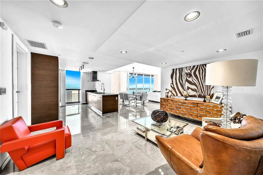 Building Photo - 495 Brickell Ave