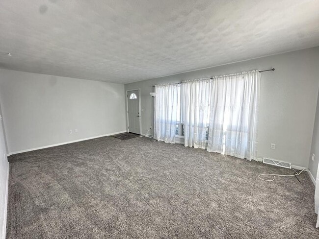 Building Photo - 1368 Spruce Ave