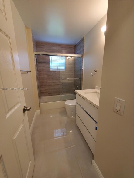 Building Photo - 858 Briar Ridge Rd
