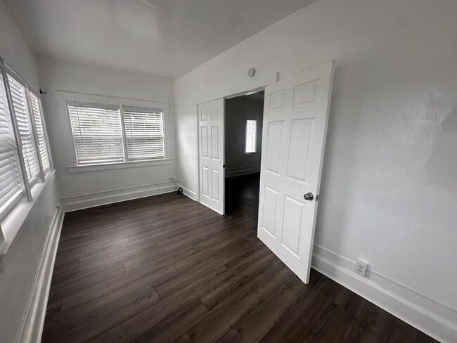 Building Photo - 215 S Seacrest Blvd