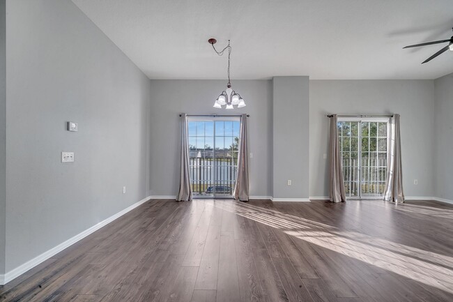 Building Photo - Charming 2-Bedroom Townhome in Highly Desi...