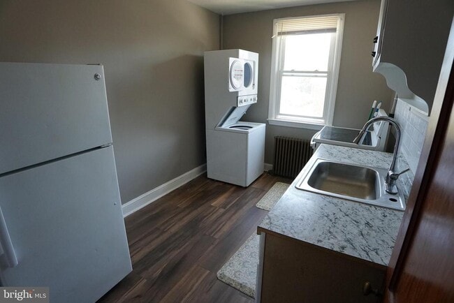 Building Photo - 4617 Wilkens Ave