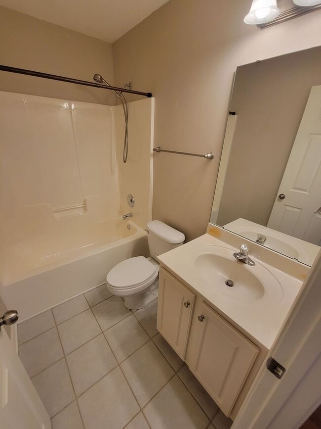 Building Photo - 3 Bed, 2 bath Home Available in Anderson