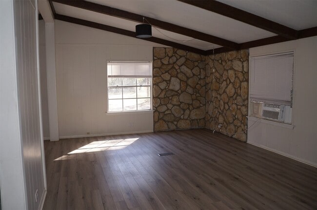 Building Photo - 650 Thousand Oaks