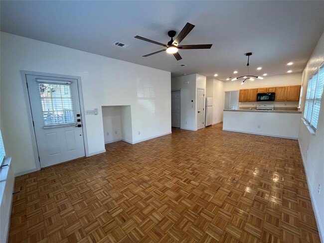 Building Photo - 2108 E 14th St