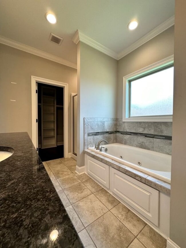 Building Photo - Beautiful Newer 3 Bedroom Home in Pearl!!!