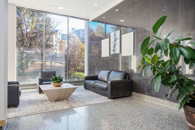 Building Photo - 215 Piedmont Ave NE