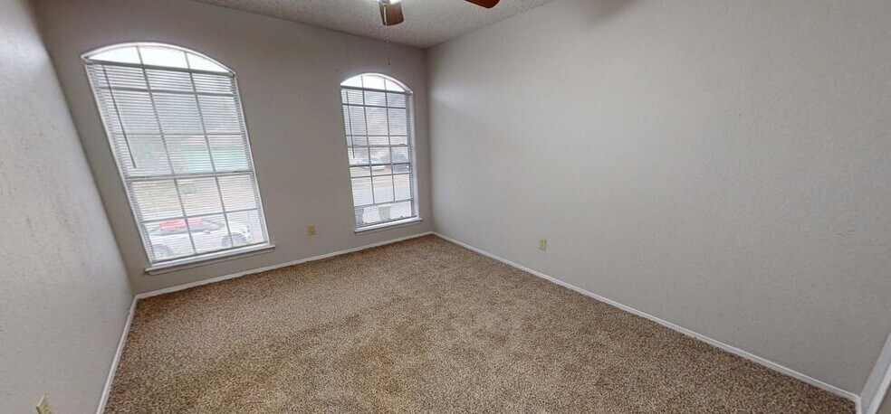 Building Photo - 13806 Cambourne Dr