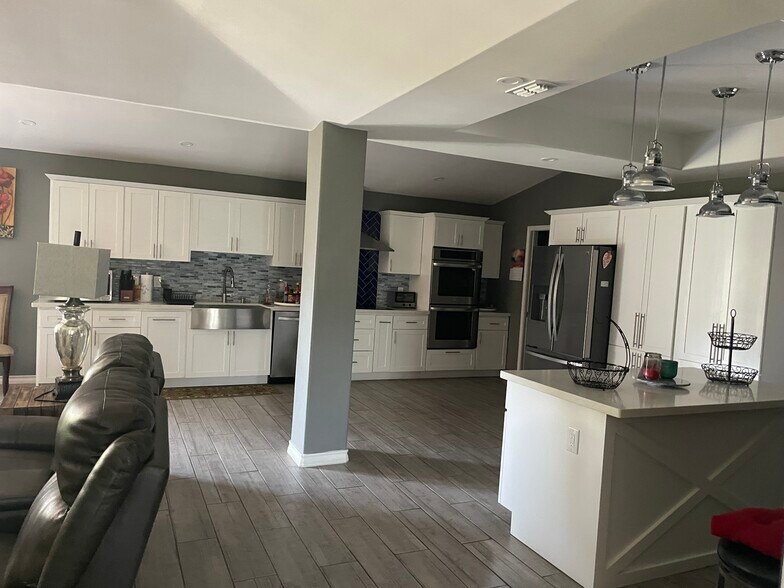 Building Photo - 5100 El Jardin Cir