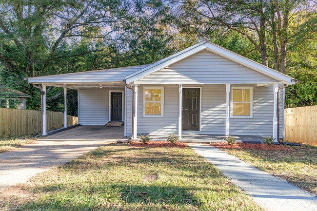 Building Photo - 211 Putnam St