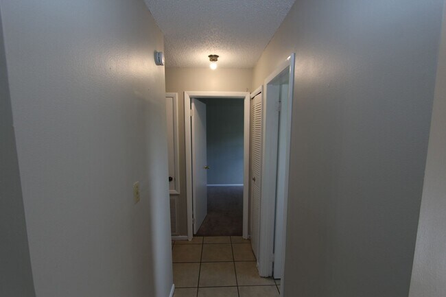 Building Photo - Lovely Home Available NOW!