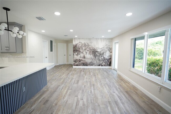 Building Photo - 2573 Conroy Dr