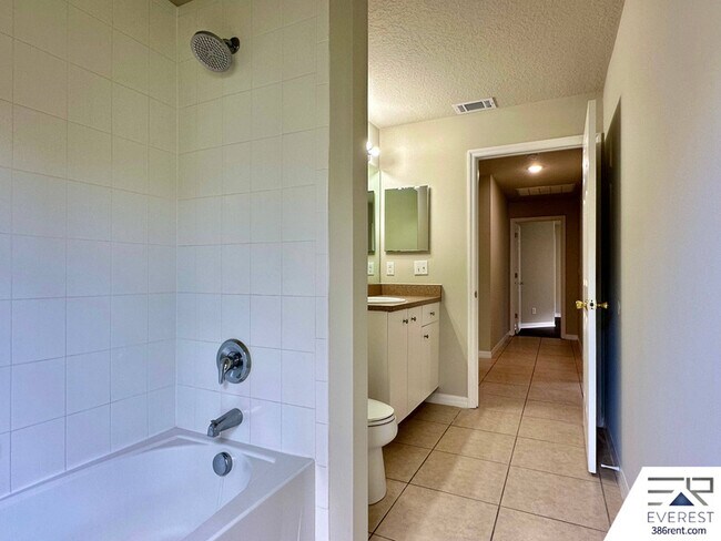 Building Photo - 7 Waywell Pl