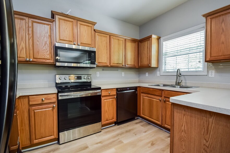 Building Photo - 6933 Grand Hickory Dr