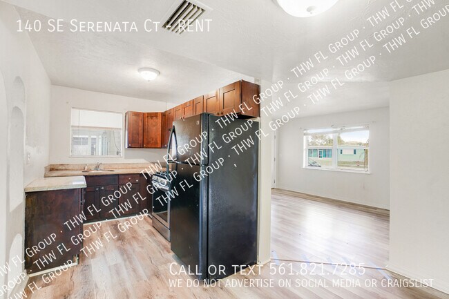 Building Photo - 140 SE Serenata Ct