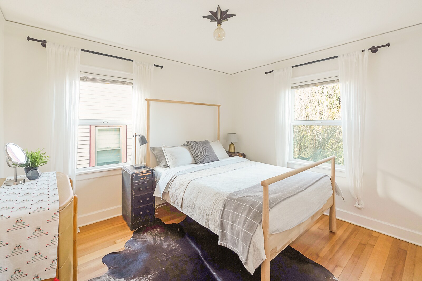 Building Photo - 2323 SE Pine St