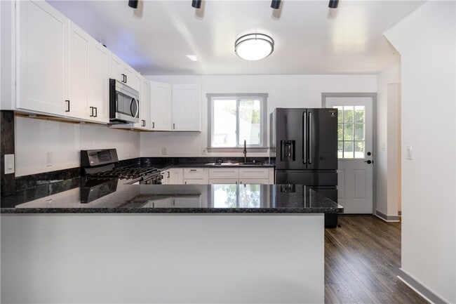 Building Photo - 578 Victory Hwy