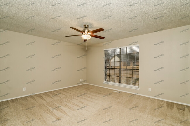 Building Photo - 7408 S Gum Ave