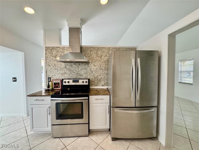 Building Photo - 2306 NE 5th Terrace