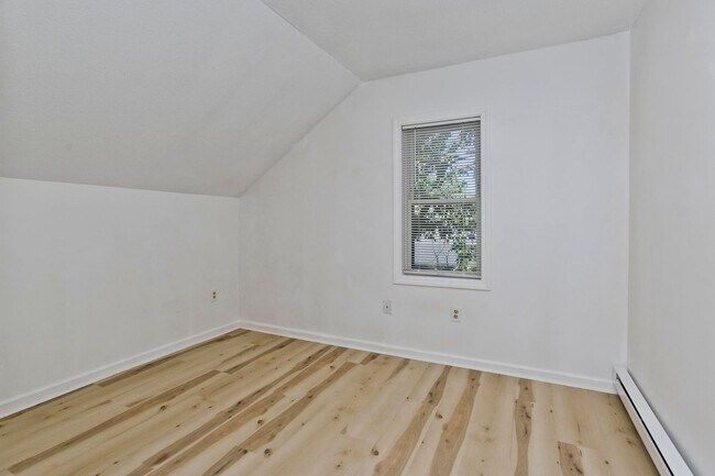Building Photo - 36 Sheridan St