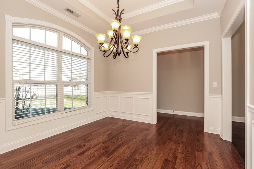 Building Photo - 1802 Walking Dr